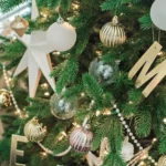 Árvore de Natal Retrátil + 132 Enfeites de Brinde