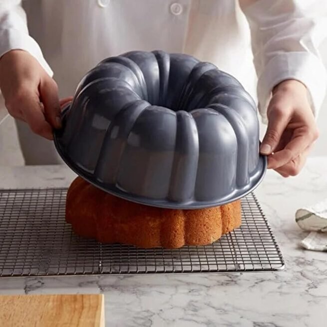 Forma Antiaderente de Pudim e Bolo com Furo Central Tipo Bundt